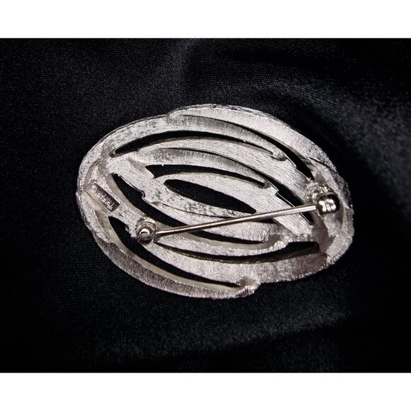 Vintage Trifari 1960s Silver-Tone Oval Swirl Brooch Pin Jewelry - Picture 5 of 5